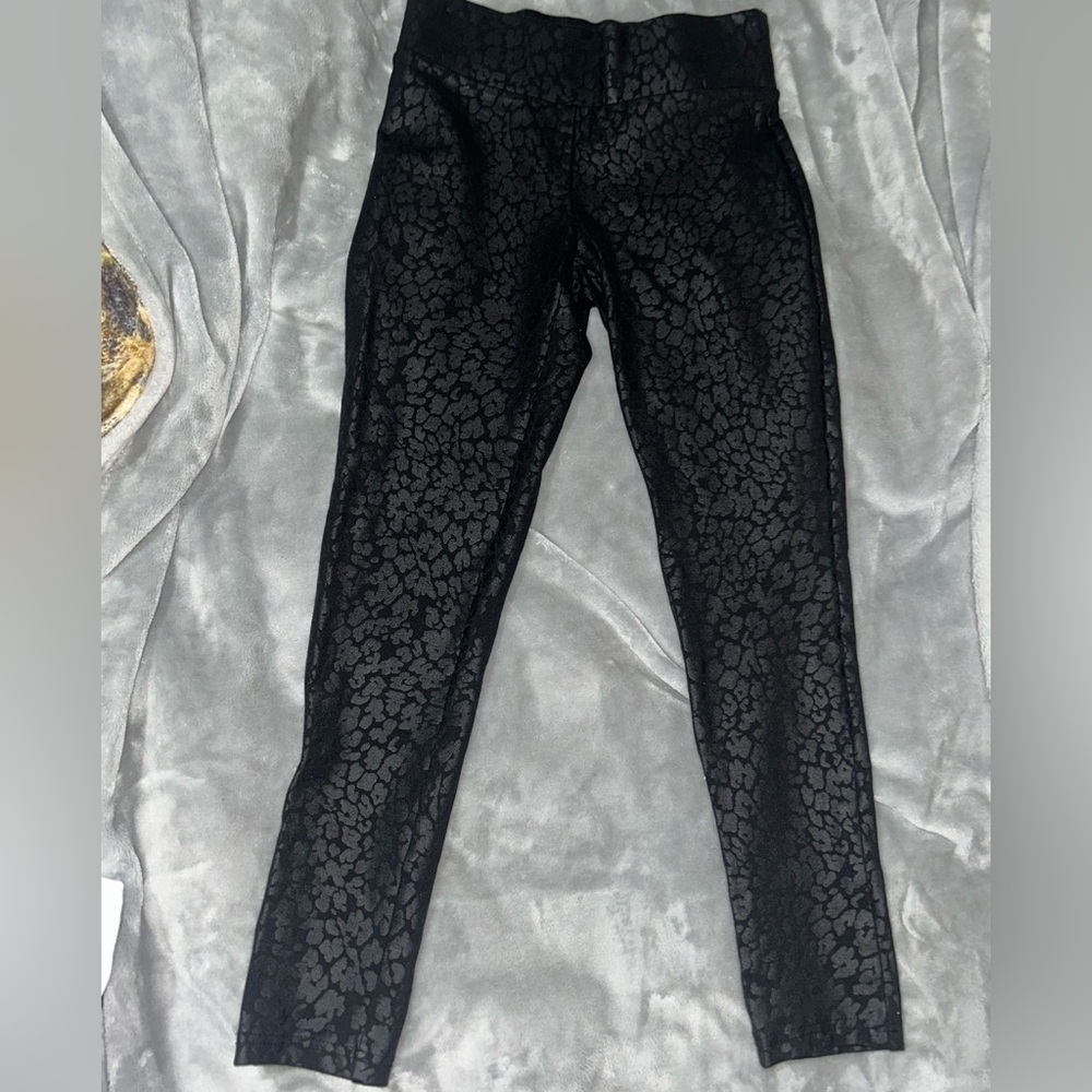 Black leopard print LOFT leggings #leopardprint #leggings #loftoutlet